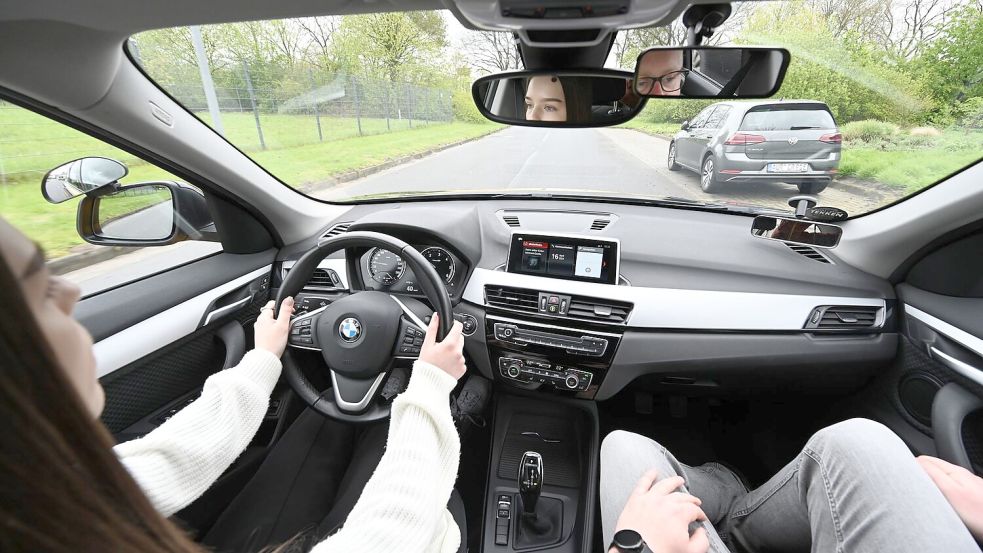 Seit 2011 gibt es den Führerschein mit 17. (Symbolbild) Foto: Lars Penning