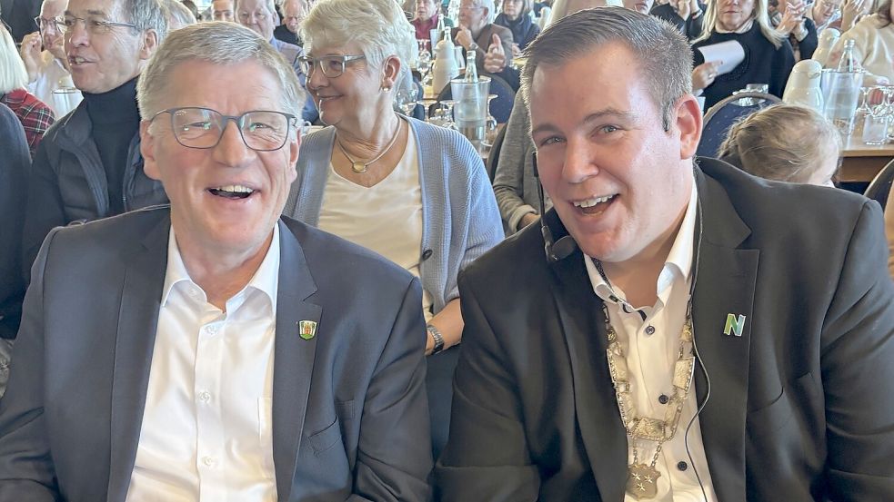 Wohl ein letztes Mal wird auch der Auricher Bürgermeister Horst Feddermann (links) bei seinem Amtskollegen Florian Eiben am Sonntag bei der Norder Neujahrsbegegnung zu Gast sein. Er hat angekündigt, sich nicht für eine weitere Amtszeit zur Wahl zu stellen. Foto: Rebecca Kresse