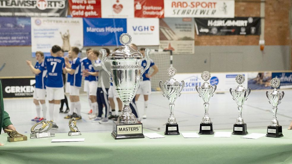 Um diese Pokale geht es am kommenden Wochenende beim Osnabrücker Hallenmasters in Belm. Foto: Swaantje Hehmann