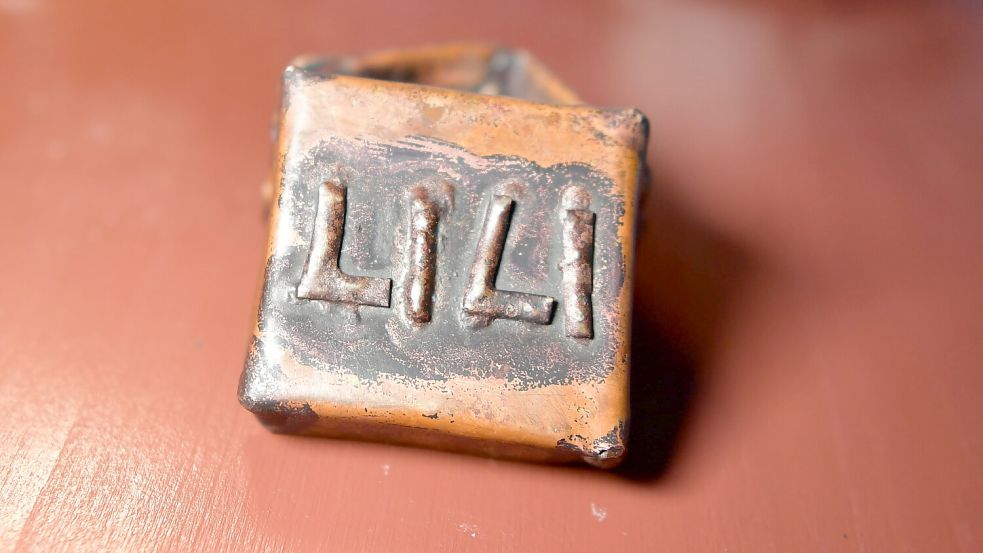 Dreht man die Jahreszahl 1717 auf den Kopf, erkennt man, woher der Name des Cafés kommt: LILI.