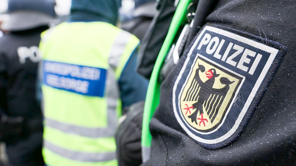 Bundespolizisten haben bei zwei Jugendlichen in Neumünster Waffen sichergestellt. (Symbolfoto) Foto: Christian Charisius