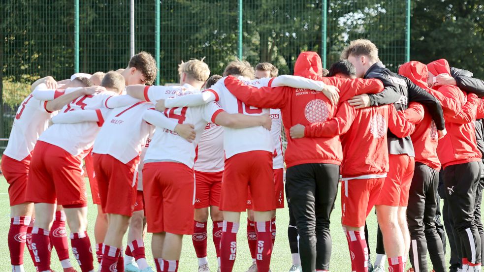 Die Mannschaft des SV Großefehn ist in den vergangenen Jahren stetig zusammengewachsen und hat sich seit mehreren Spielzeiten in der Spitzengruppe der Bezirksliga etabliert. Foto: Helmut Vortanz