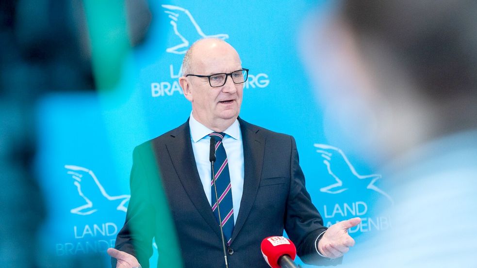 Brandenburgs Ministerpräsident Dietmar Woidke (SPD) erklärt die Koalition mit dem BSW für beendet. Foto: Christophe Gateau
