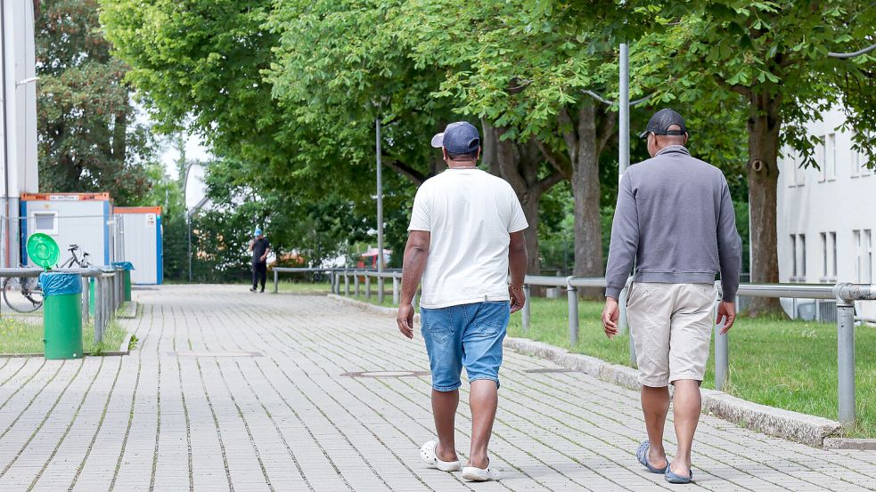 Im Emsland leben rund 12.000 Flüchtlinge, in Niedersachsen rund 345.000. Foto: dpa/ Daniel Löb