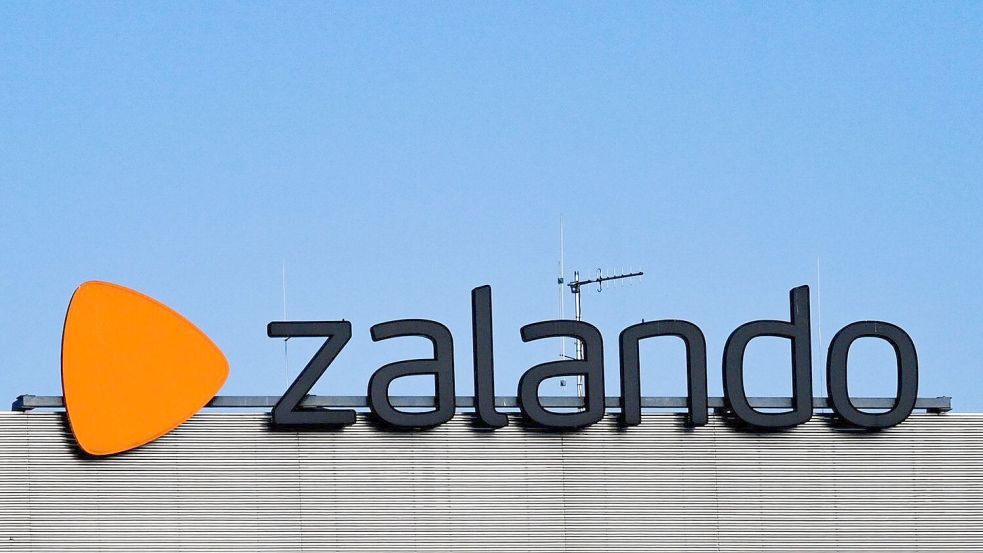 Weltweit beschäftigt Zalando über 15.000 Mitarbeiter. Foto: dpa/Jens Kalaene