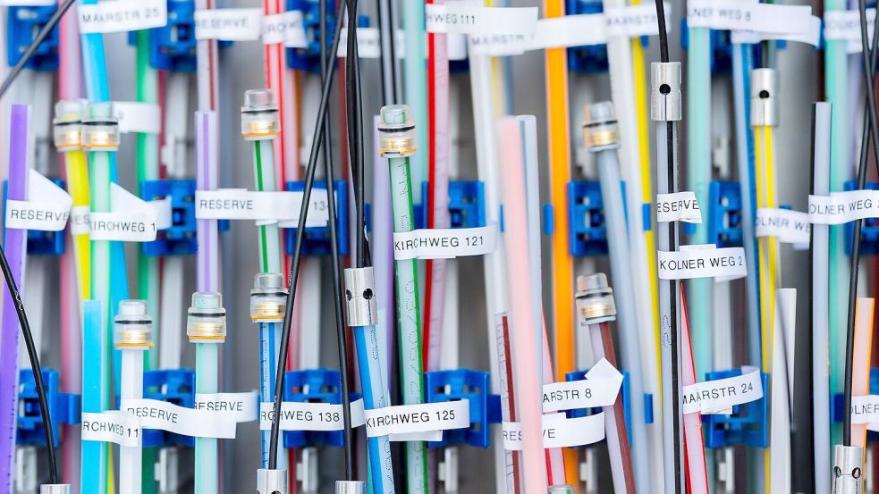 Der Bau von Glasfaserleitungen kann von wenigen Wochen bis zu mehr als einem Jahr dauern. (Archivbild) Foto: Rolf Vennenbernd