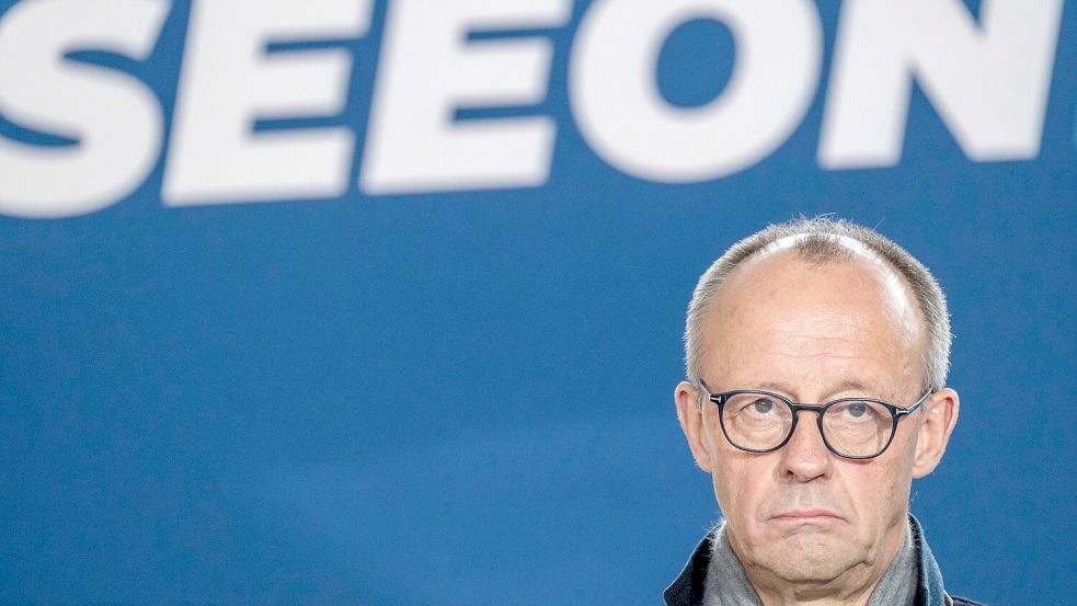 So richtigen Grund zur Freude hat Merz derzeit nicht. Innen- wie außenpolitisch stehen er und seine Bundesregierung vor gewaltig großen Herausforderungen. Foto: Peter Kneffel/dpa