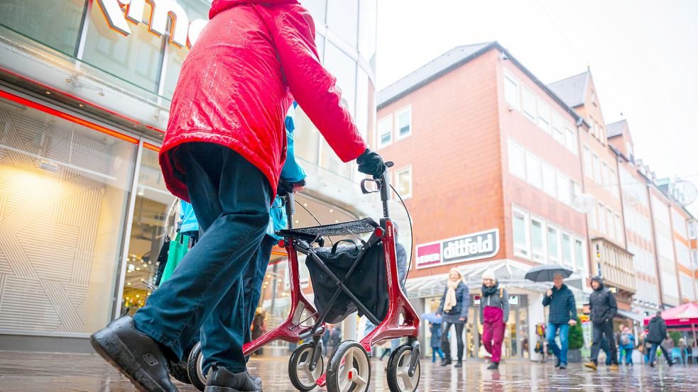 Die Rente wird immer teurer, während es den Rentnern immer schlechter geht: Wie kann das sein? Foto: dpa/picture-alliance
