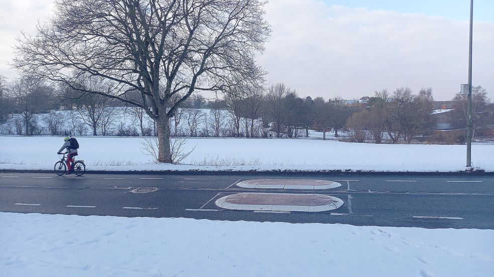 Die Berliner Kissen in der Caprivistraße am Westerberg müssen den Winter überstehen, erst dann können mehr Bremsbuckel installiert werden. Foto: Eva Marie Stegmann