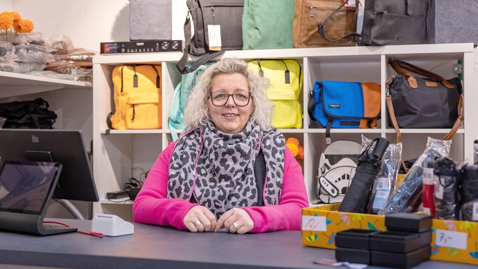 Wilma Wippermann im Geschäft Tasche 51, das von der Osnabrücker Johannisstraße an die Krahnstraße gezogen ist. Foto: Denise Matthey