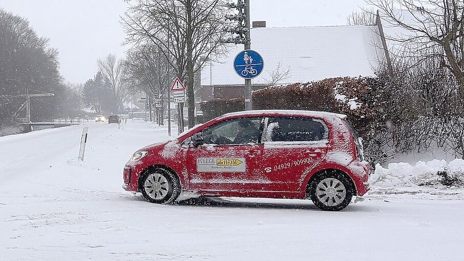 In Ihlowerfehn machten sich die Mitarbeiter des Pflegedienstes Kathrin Rulfs auf den Weg. Foto: Christin Wetzel