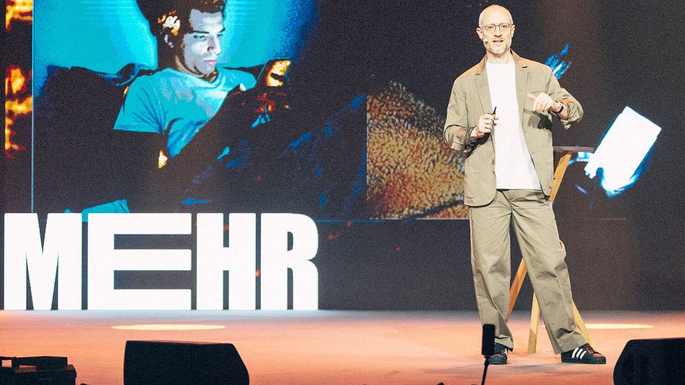 Mitreißender Redner, erfolgreicher Organisator: Johannes Hartl, Gründer des Augsburger Gebetshauses und Chef der „Mehr“-Konferenz 2026. Foto: Stefan Pfeiffer