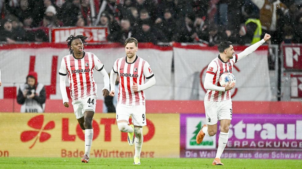 Freiburg bejubelt einen Heimsieg gegen Hamburg Foto: Silas Stein