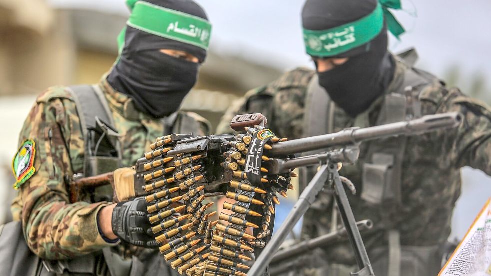 Die Hamas ist Berichten zufolge nicht bereit, ihre Handfeuerwaffen niederzulegen. (Artchivbild) Foto: Abed Rahim Khatib/dpa