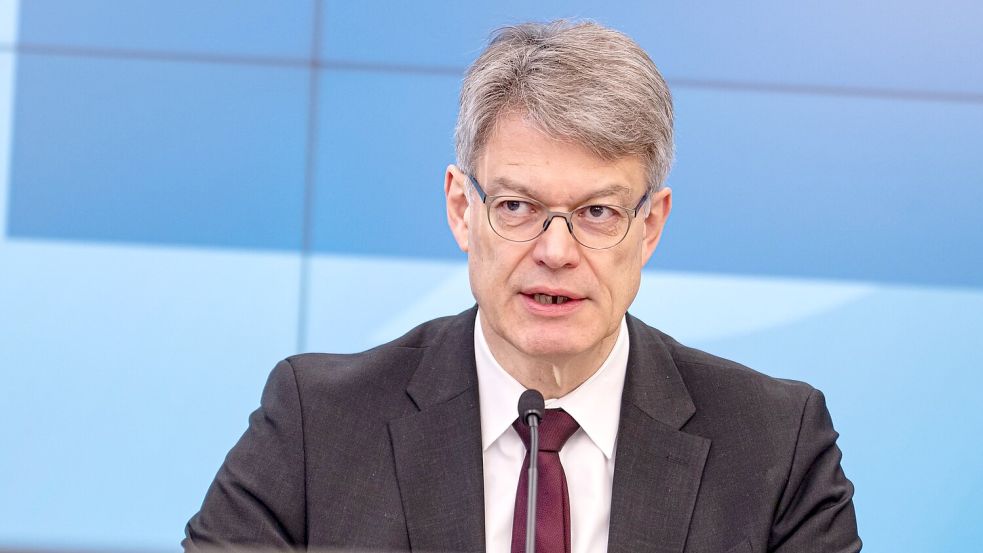 Schnieder mahnt weiter zur Vorsicht (Archivbild). Foto: Fabian Sommer/dpa