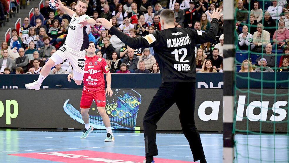 Linksaußen Lukas Mertens agierte gewohnt treffsicher. Foto: Sina Schuldt