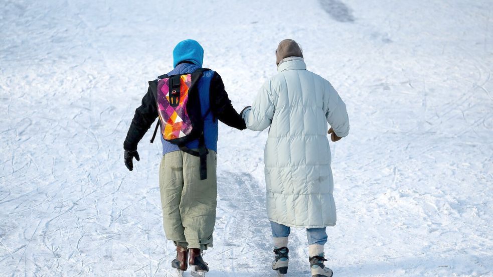 Dass wir frieren, hat mit verschiedenen Faktoren zu tun – darunter unserer Muskelmasse und unserem Nervensystem. Foto: Sven Hoppe