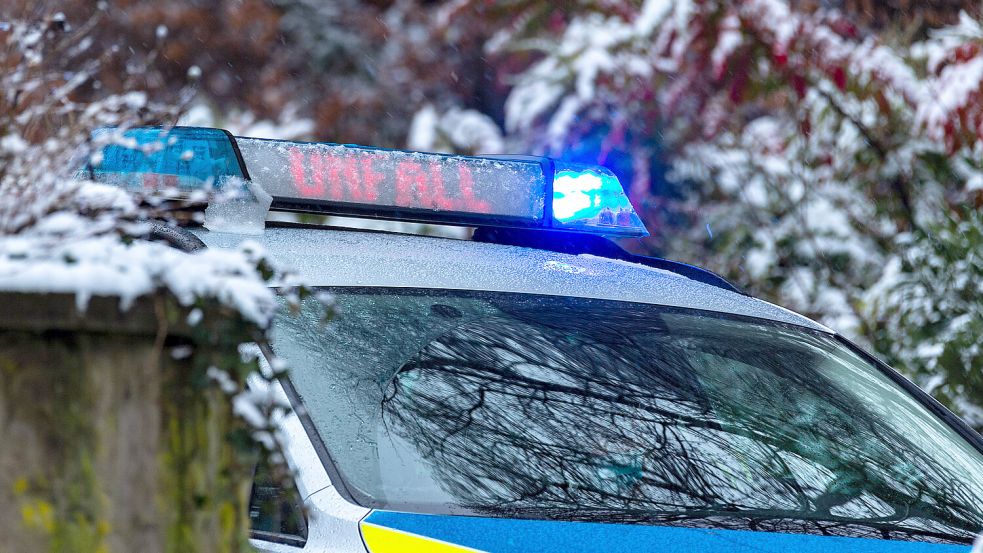 Wintersturm „Elli“ sorgt für glatte Straßen und Unfälle in der Region Osnabrück. Die Polizei zieht eine Bilanz zum Wochenende. Foto: IMAGO / Fotostand / Gelhot