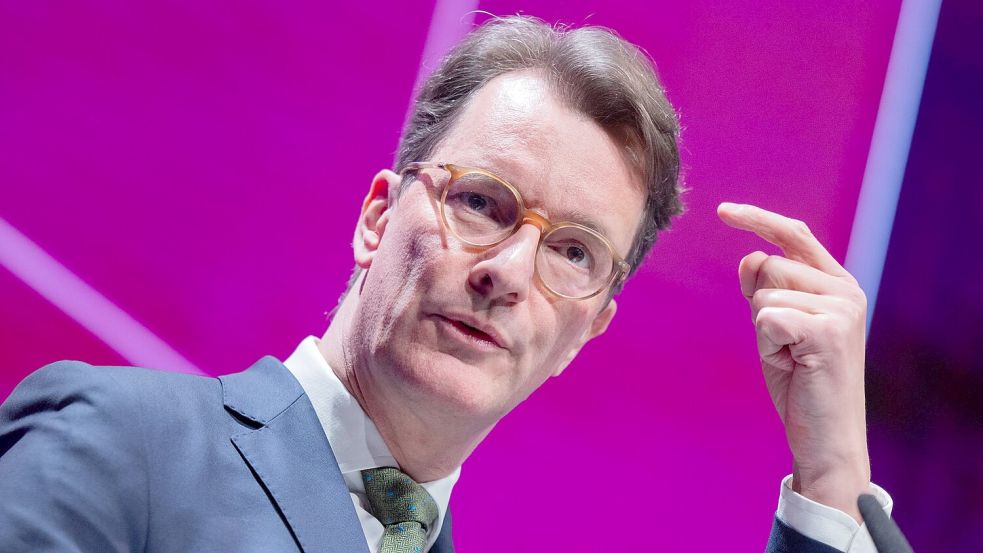 NRW-Ministerpräsident Hendrik Wüst ist für ein starkes Beamtentum. Foto: Rolf Vennenbernd