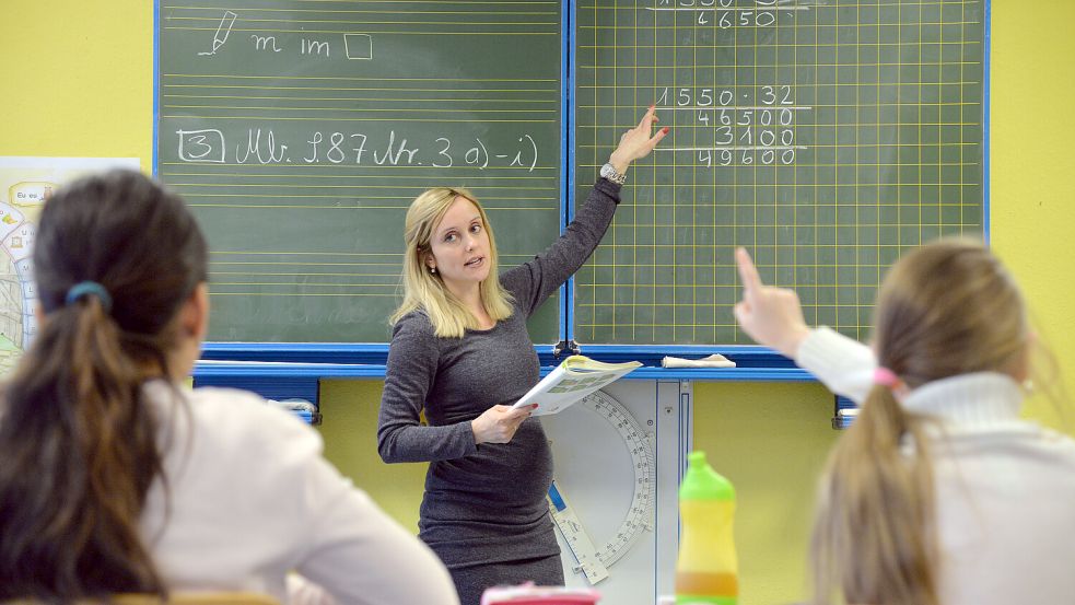 Schriftliches Dividieren soll in Zukunft nicht mehr auf dem Lehrplan niedersächsischer Grundschulen stehen. Foto: dpa/ Harald Tittel