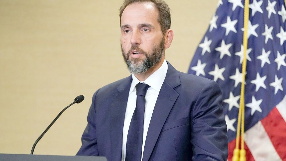 Sonderermittler Jack Smith bekommt die Chance, die Anklage gegen Donald Trump öffentlich zu verteidigen. (Archivbild) Foto: Jacquelyn Martin/AP/dpa
