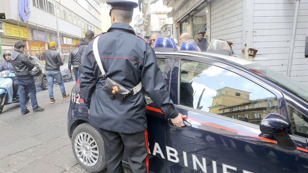 62 Beschuldigte erhielten Haftstrafen von bis zu 16 Jahren, wie ein Richter in der Millionenmetropole Mailand entschied. In der Summe belaufen sich die Strafen auf rund 500 Jahre Haft. (Symbolbild) Foto: Roberta Basile