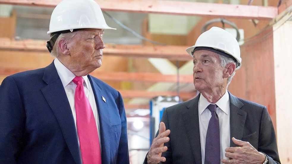 US-Präsident Trump fordert schon lange niedrigere Zinsen und macht Druck auf Powell. Die Fed bleibt jedoch eher vorsichtig und verweist auf Inflationsrisiken. (Archivbild) Foto: Julia Demaree Nikhinson/AP/dpa