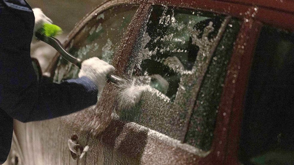 In Sachsen waren die Autos am Dienstag vereist. Foto: Daniel Wagner