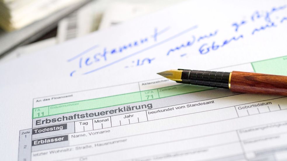 Die bisherige Erbschaftsteuer hat umfassende Ausnahmen. (Symbolbild) Foto: Hans-Jürgen Wiedl/dpa-Zentralbi