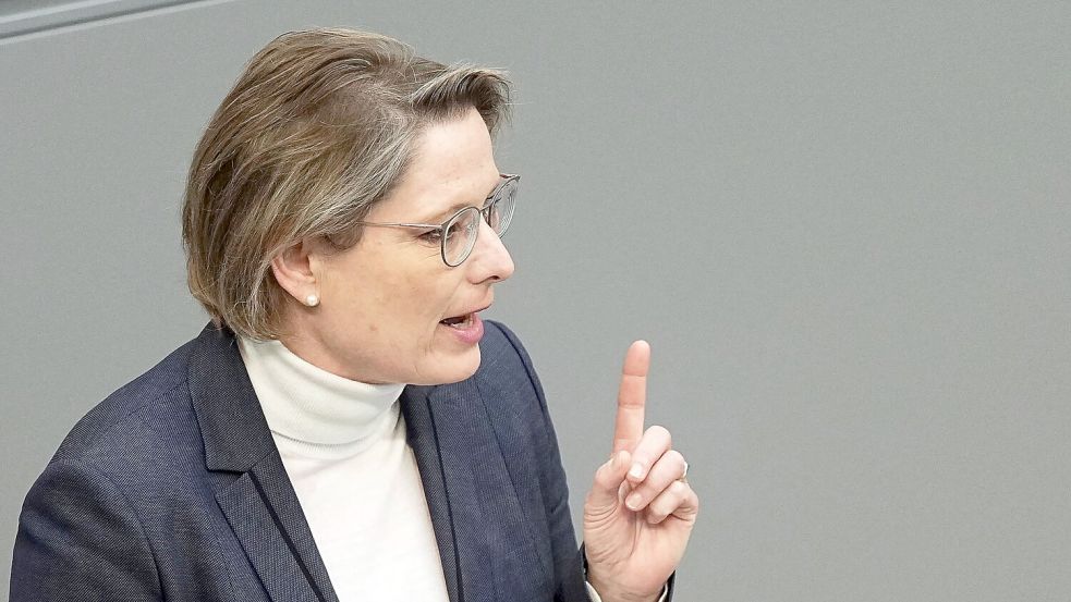 „Brauchen Straftatbestände, die das Problem der digitalen Bildmanipulationen gezielt adressieren“: Bundesjustizministerin Hubig. (Archivbild) Foto: Michael Kappeler/dpa