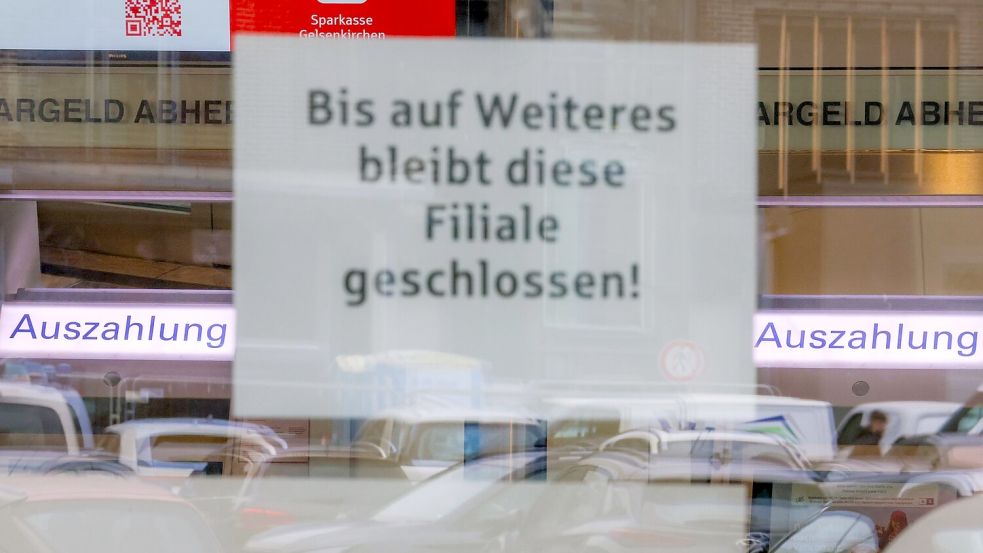 Die Gelsenkirchener Sparkasse bleibt vorerst weiter geschlossen. Foto: Christoph Reichwein/dpa