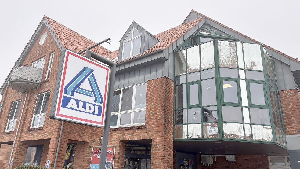 In dem Pflegeheim in Hage, das direkt über einem Discounter liegt, wurde am Dienstag schon wieder normal gearbeitet. Foto: Rebecca Kresse