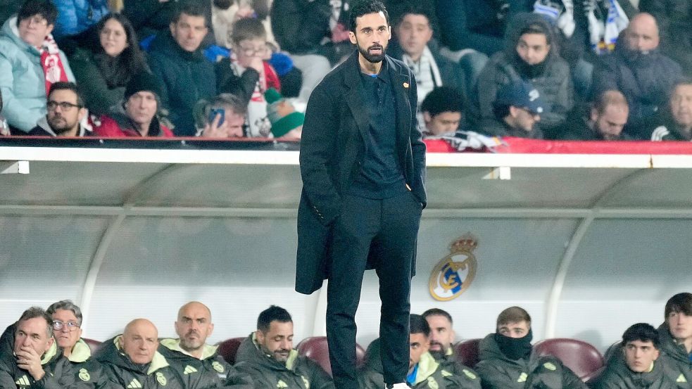 Alvaro Arbeloa erlebte ein wildes Debüt als Trainer von Real Madrid. Foto: Jose Breton/AP/dpa