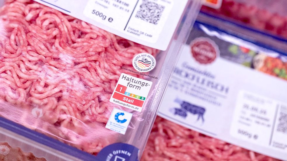 Bei Rindfleisch aus dem SB-Regal kamen 2024 noch 62,4 Prozent aus der untersten Haltungsstufe 1 - nach 75,6 Prozent im Jahr zuvor. Foto: Rolf Vennenbernd