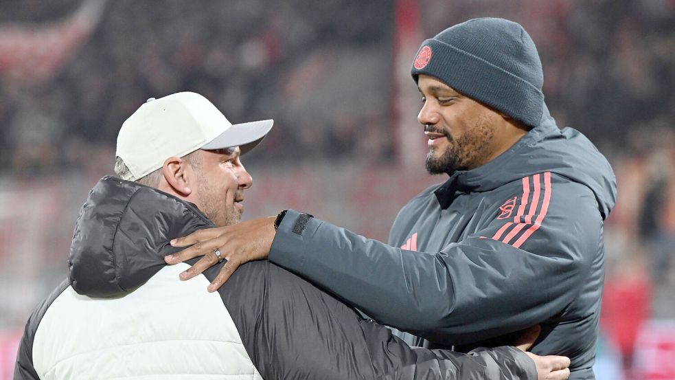 Lukas Kwasniok (l.) staunt über die Leistungsstärke von Vincent Kompanys (r.) Bayern. Foto: Federico Gambarini