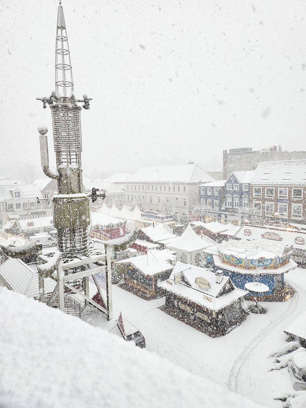 Dezember: Das Leserfoto „Weihnachtszauber im Schneegestöber“ stammt von Daniela Beninga aus Aurich.