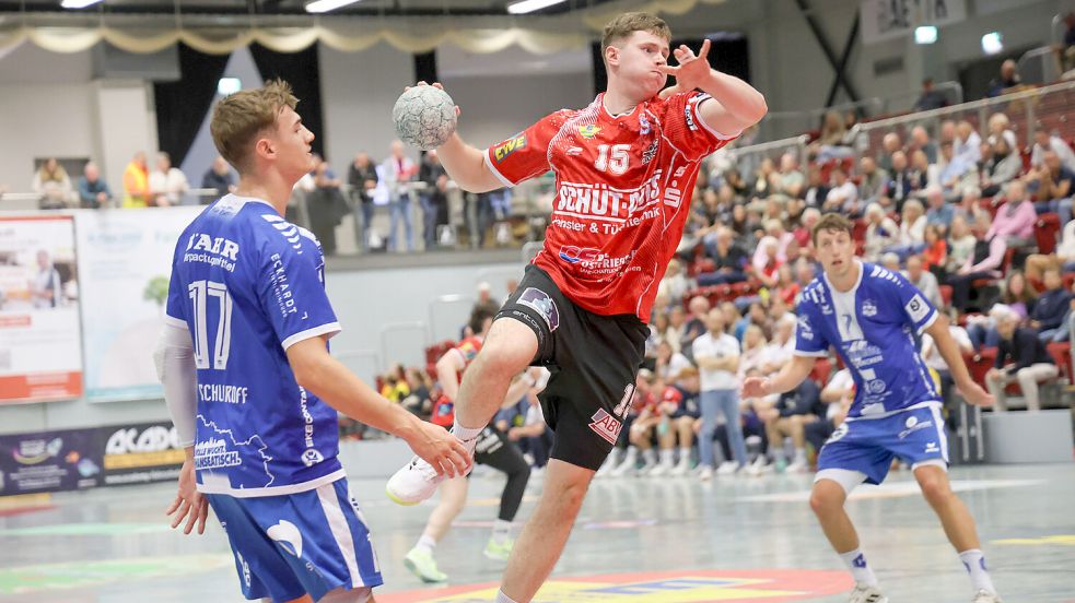 Torben Hübke in Aktion: Der OHV-Kreisläufer fühlt sich wohl im Verein und lobt den Zusammenhalt. Foto: Helmut Vortanz