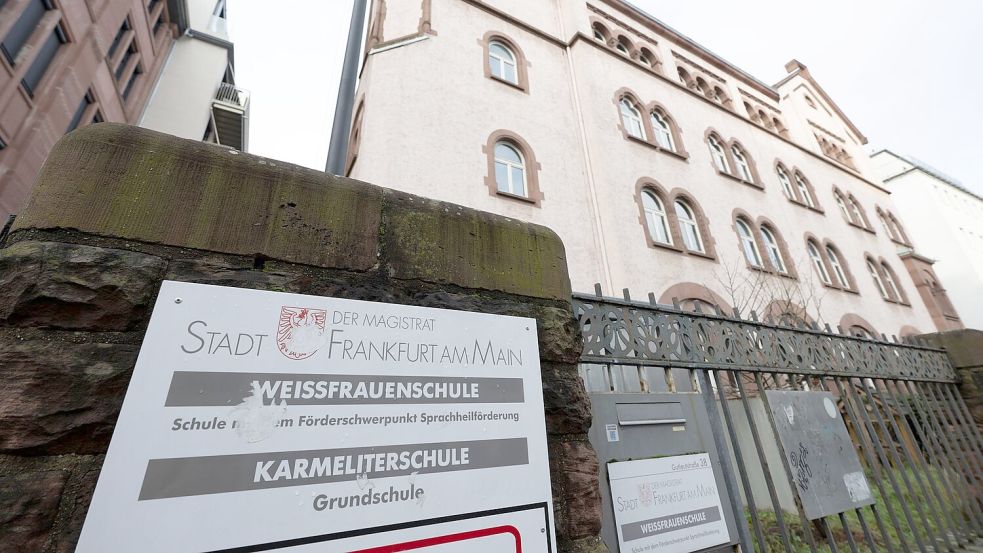 Die Schule liegt am Rande des Frankfurter Bahnhofsviertels. Foto: Boris Roessler