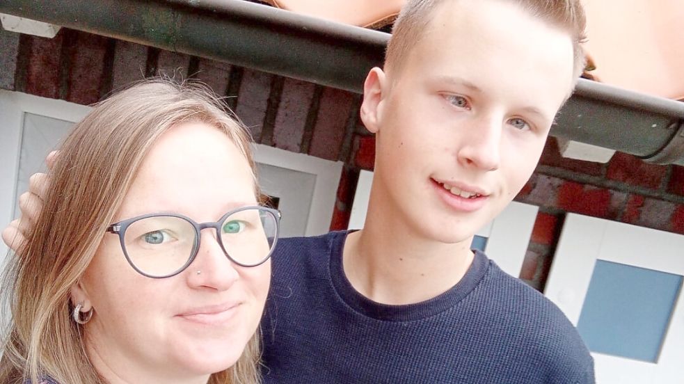 Keno mit seiner Mutter Ina Diekmann-Tönjes. Foto: privat