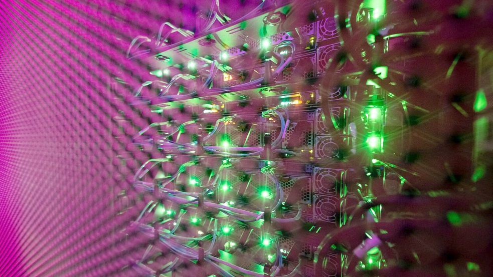 Der Datenbedarf im Digitalzeitalter steigt und steigt, daher werden Rechenzentren immer wichtiger. (Symbolbild) Foto: Sebastian Gollnow