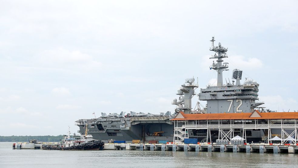 Mehrere US-Medien berichten, dass der Flugzeugträger auf dem Weg in den Nahen Osten sei (Archivbild). Foto: Fazry Ismail/Pool EPA/AP/dpa