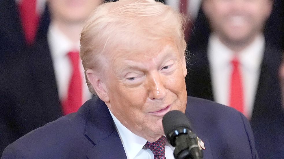 Trump droht dem Iran mit einem militärischen Eingreifen. Foto: Alex Brandon/AP/dpa