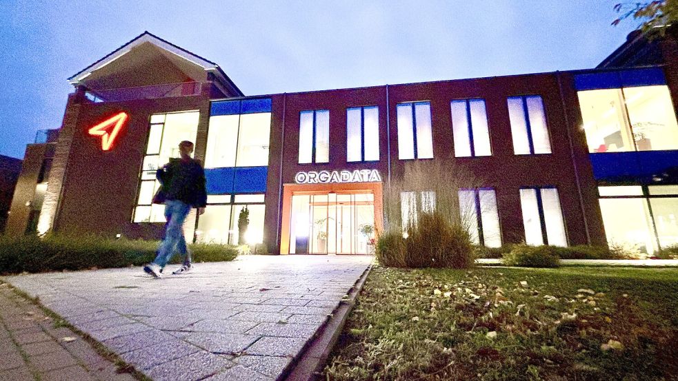 Noch steht Orgadata am Firmengebäude auf der Leeraner Nesse. Foto: Klaus Ortgies/Archiv