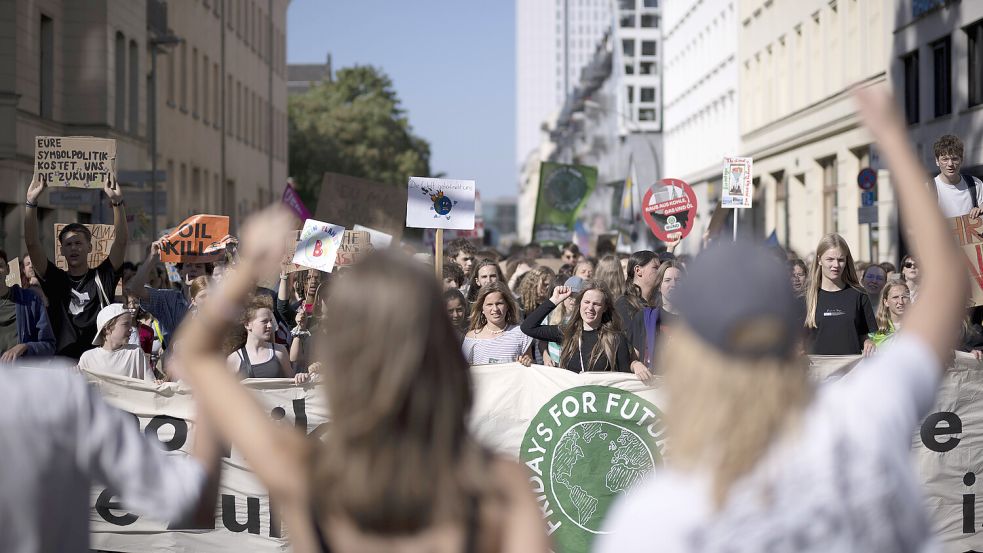 Noch vor einigen Jahren fanden Demonstrationen von Fridays for Future regelmäßig statt. Doch mittlerweile scheint Klimaschutz kein dominierendes Thema mehr zu sein. Foto: IMAGO / IPON