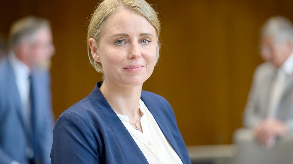 Die AfD-Landtagsabgeordnete Vanessa Behrendt kritisiert die „queeren Bücherkisten“ für Hannoveraner Kitas. Foto: dpa/ Julian Stratenschulte