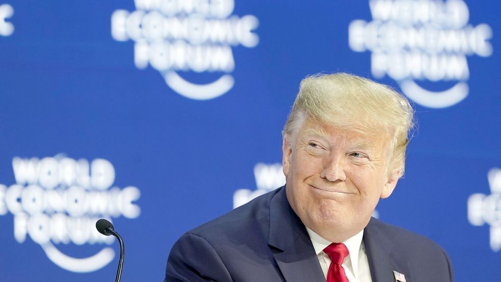 Trump schimpft über die Globalisierung. Aber er scheint sich in Davos wohlzufühlen: Als US-Präsident nimmt er bereits zum dritten Mal persönlich teil. (Archivbild) Foto: Gian Ehrenzeller/KEYSTONE/dpa
