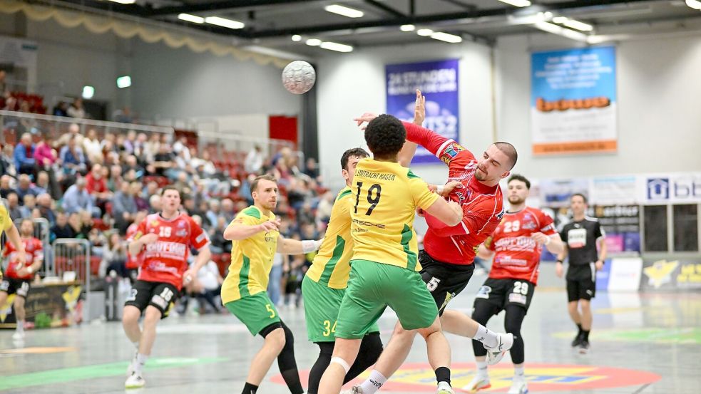 Mit Stärke und einem unbändigen Willen setzte sich Nerdin Vunic häufig durch und erzielte insgesamt sieben Tore.Fotos: Jens Doden (Blomberg)