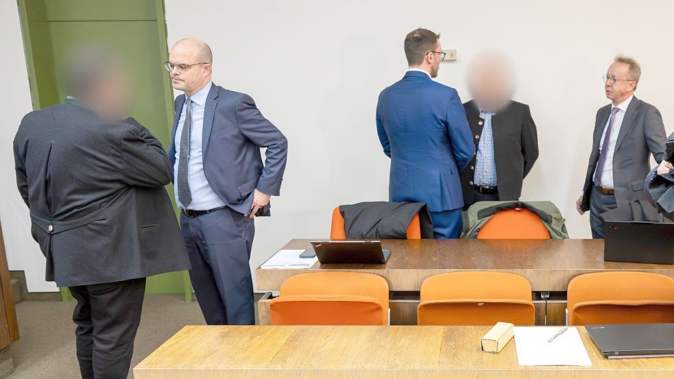 Die Angeklagten zeigten zum Prozessauftakt Schuldgefühle. (Archivbild) Foto: Peter Kneffel/dpa