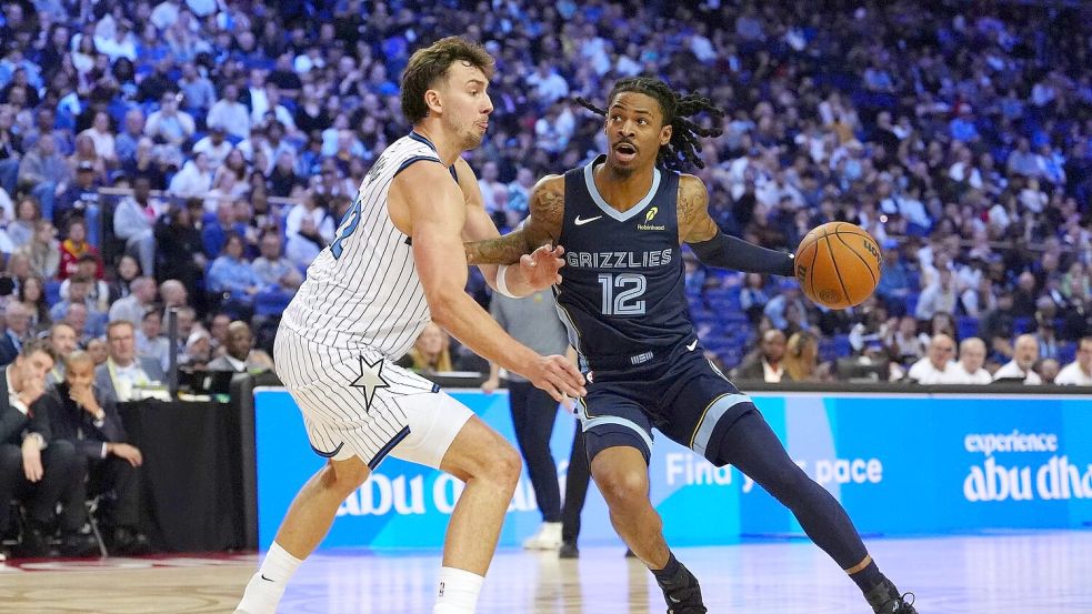 Wagner (links) und die Magic verloren in London gegen die Grizzlies um Morant. Foto: Bradley Collyer