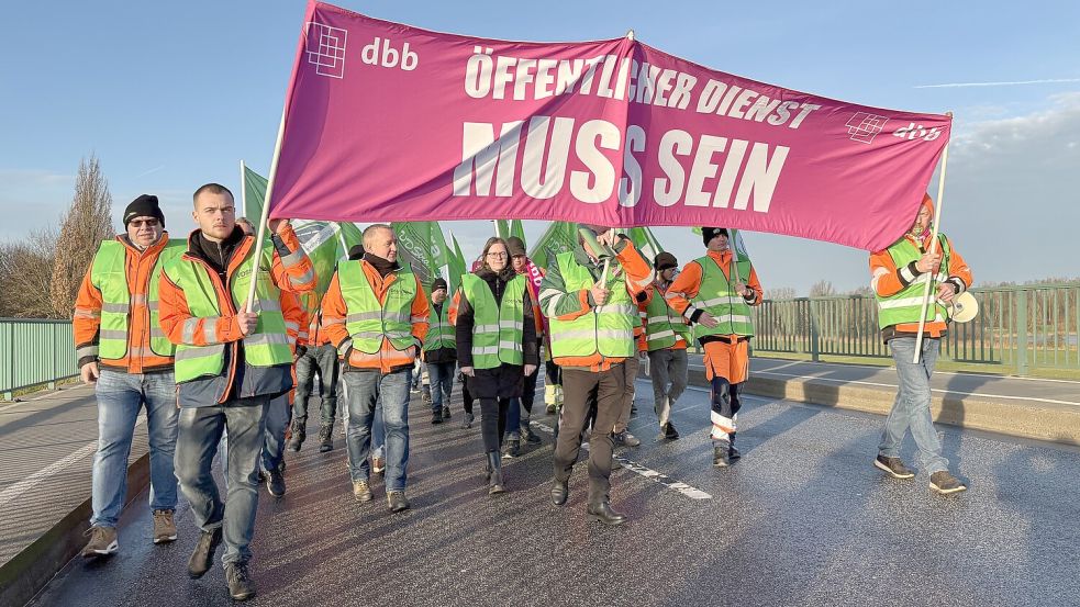 Im Dezember sorgte ein Warnstreik bereits für eine Sperrung der Jann-Berghaus-Brücke. Foto: Oliver Bär/Archiv